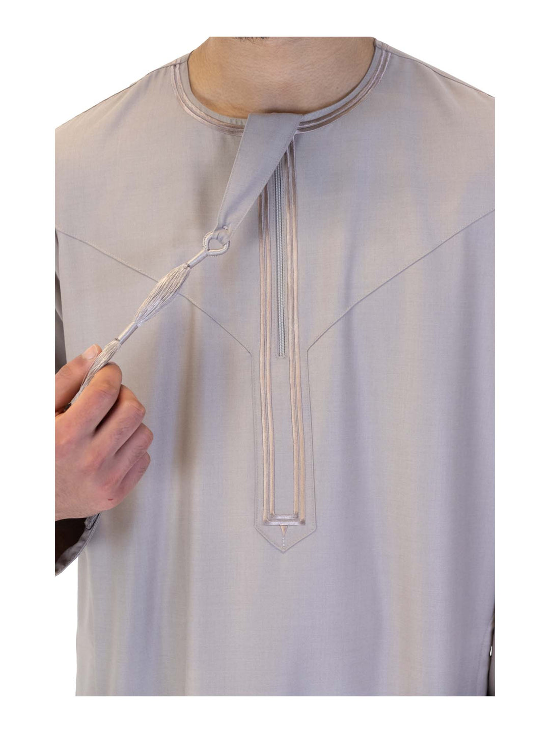 الثوب العماني الإسلامي مع شرابة للرجال من مجموعة حمدان