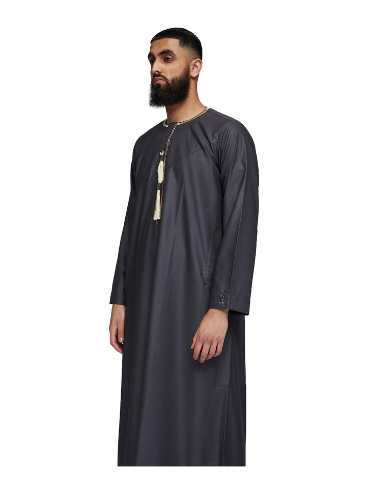 الثوب العماني الإسلامي مع شرابة للرجال من مجموعة حمدان