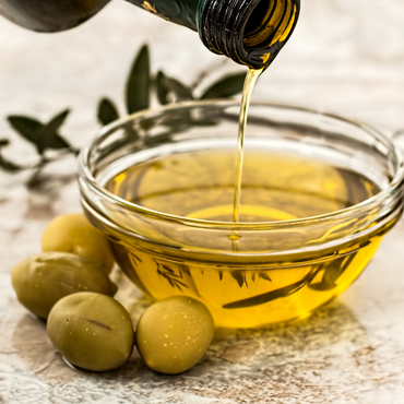 The Key Benefits of Olive Oil (That Make it an Amazing Addition to Your Diet)