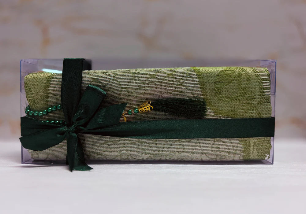 Gift Set - Mat/Tasbeeh/Five Surahs (0987)