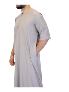 Men's short sleeve Omani thobe in Beige - side pocket detail