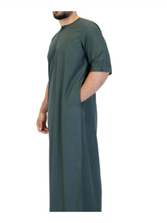 Men's short sleeve Omani thobe in Dark Green - side pocket detail