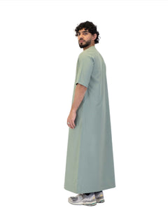 Men's short sleeve Omani thobe in Green - side view