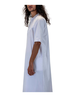 Men's short sleeve Omani thobe in White - side fit detail