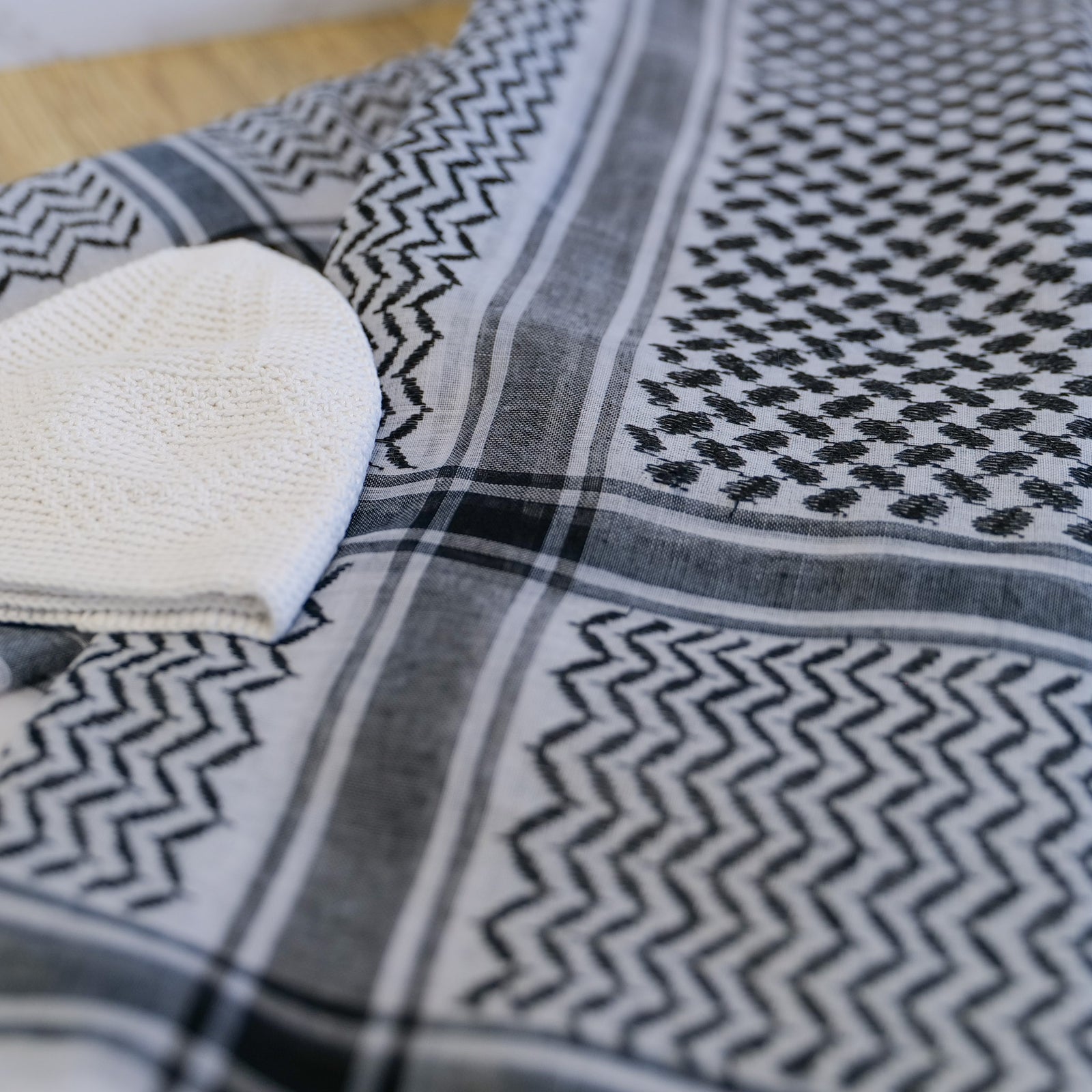 Islamic Impressions - Men's Arab Style Scarf - Black & White - Islamic Impressions