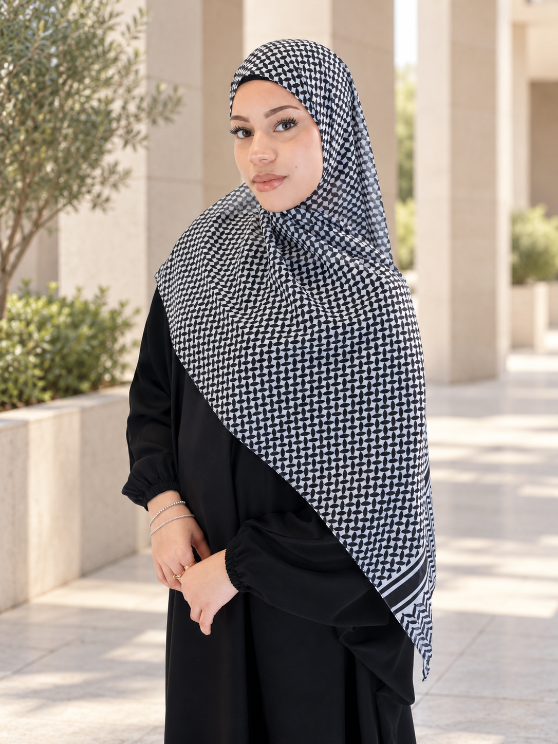Women's Keffiyeh Style Scarf in Black/White, style inspiration